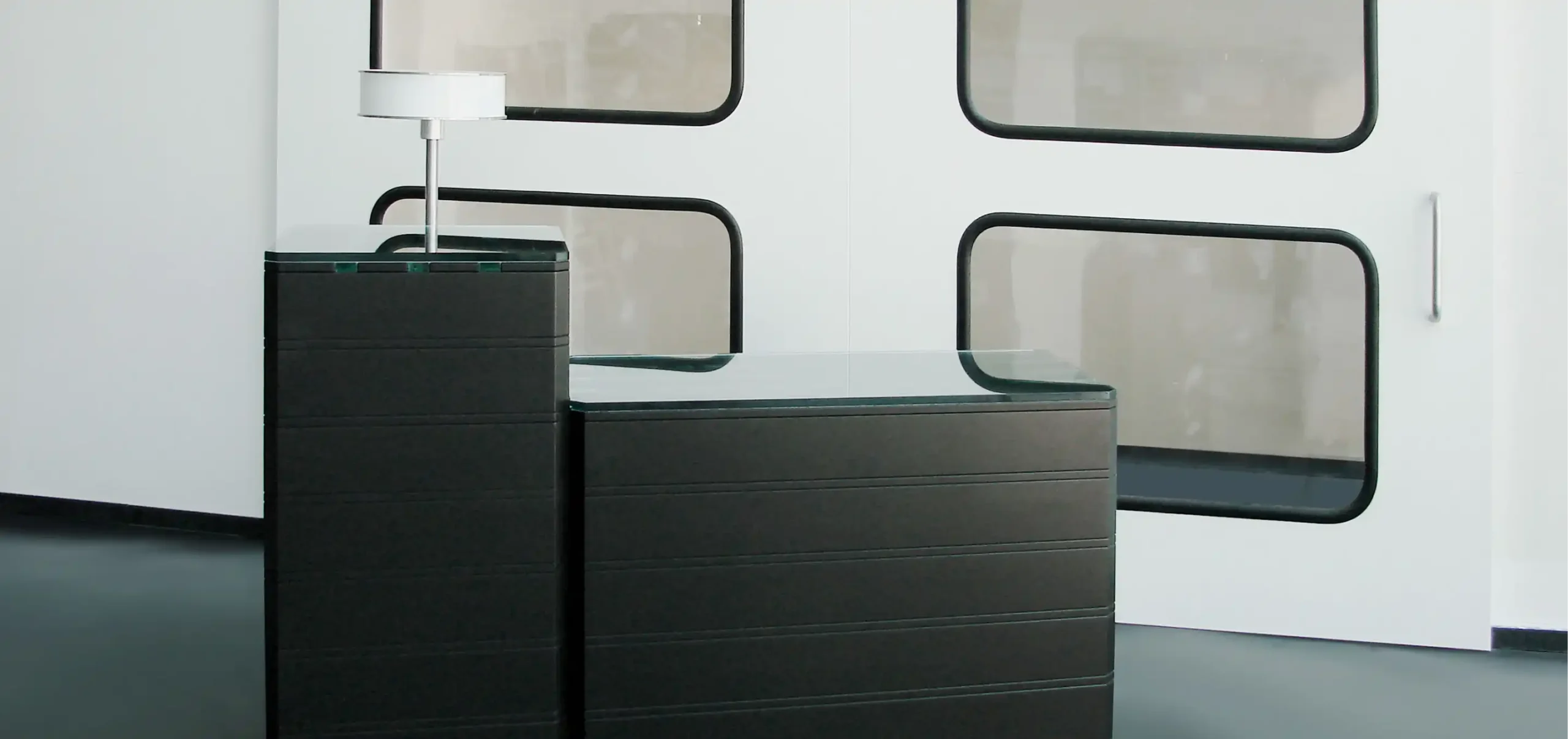 Showroom Komet, Präsentationstisch mit Fräswerkzeugen