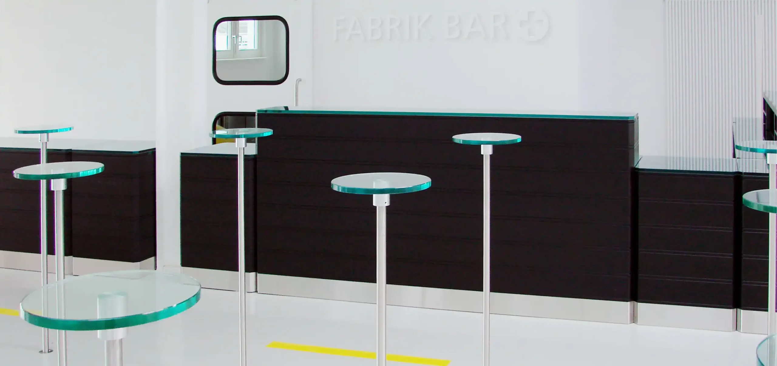 Showroom Komet, Spindschränke als Raumteiler zwischen den Zonen
