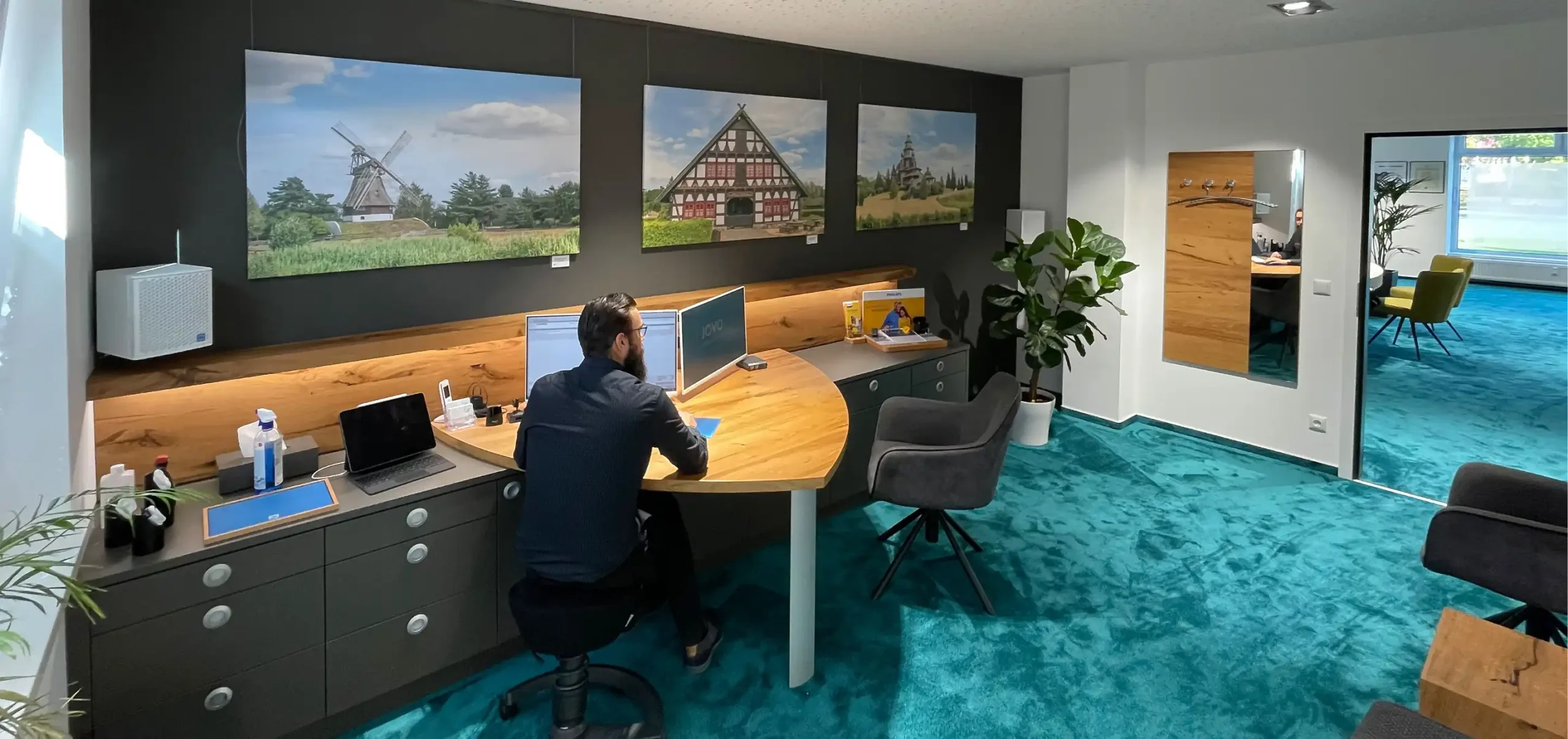 Hörakustikgeschäft, JOVO Hörsysteme, Stadt: Gifhorn, Innenausbau, Raumkonzept, Mitarbeiter, Hörlabor, Computer