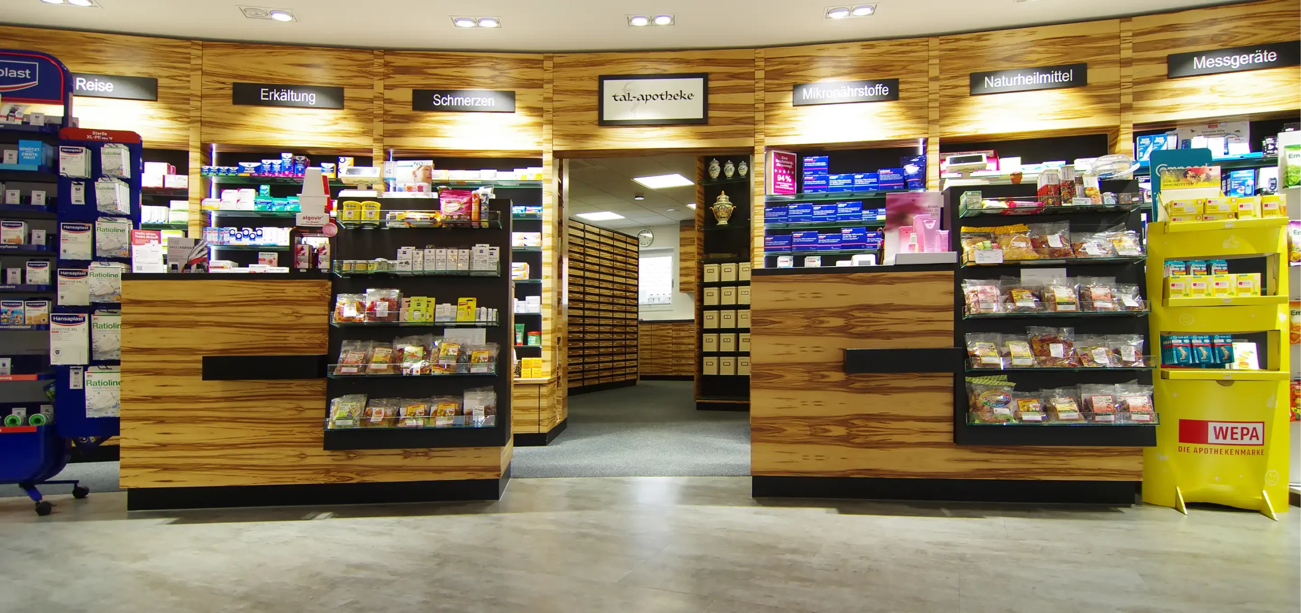 Verkaufsraum Tal Apotheke, Maßanfertigung für den Verkaufstresen, die Wandschränke und Verkaufsfläche mit Regalen