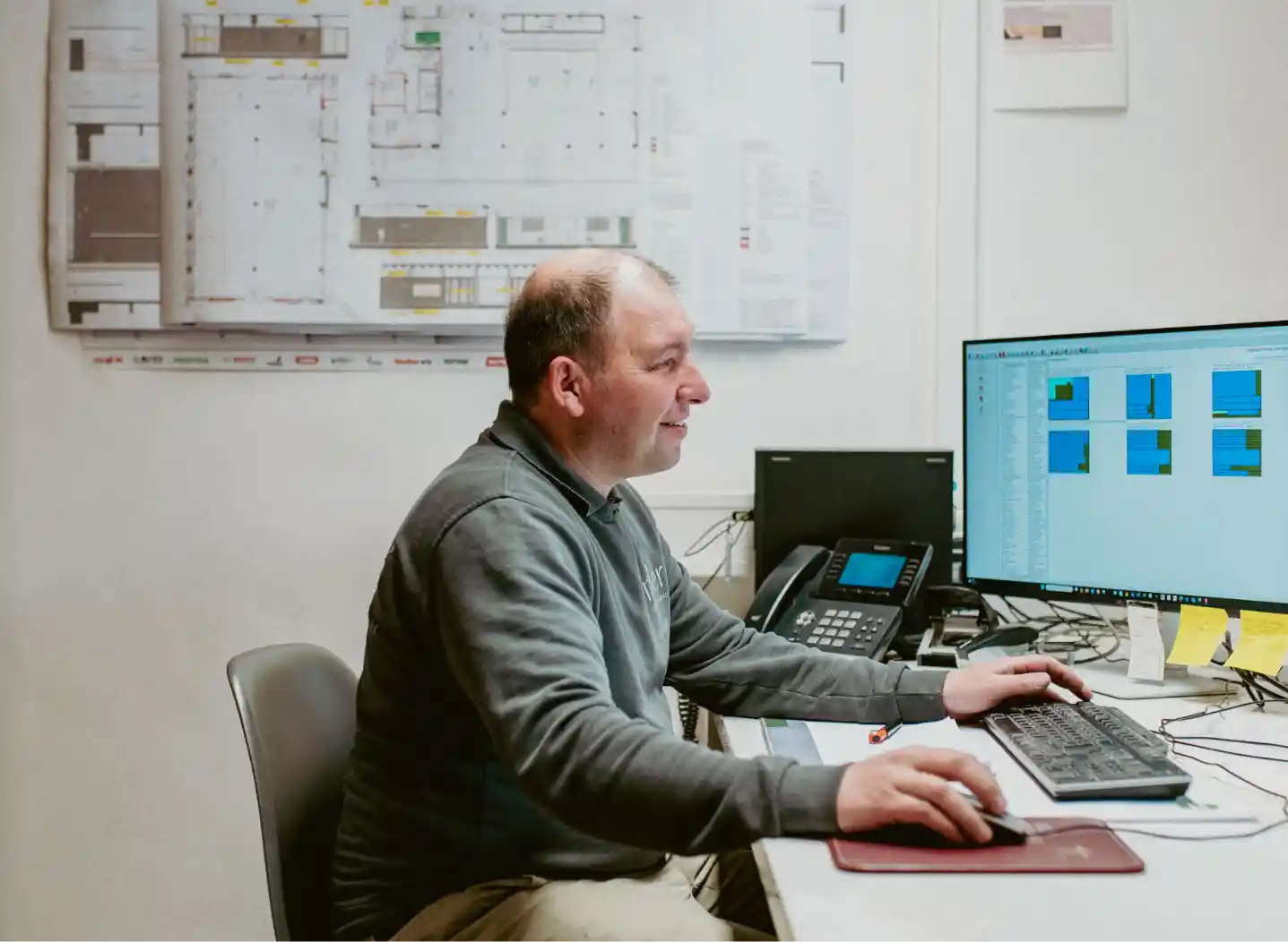 Büro, Mitarbeiter, CAD Konstruktionen im Möbelbau, Machbarkeitsanalysen, Statik, digitale CAD-Zeichnungen