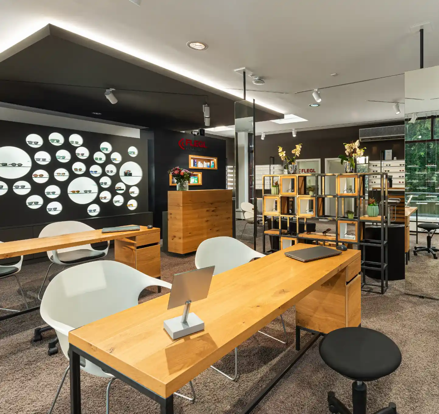 Optikergeschäft, Verkaufsraum,
Flegl Augenoptik, 
Stadt: Sachsenheim,
Freiberg, Lauffen,, Möbeldesign