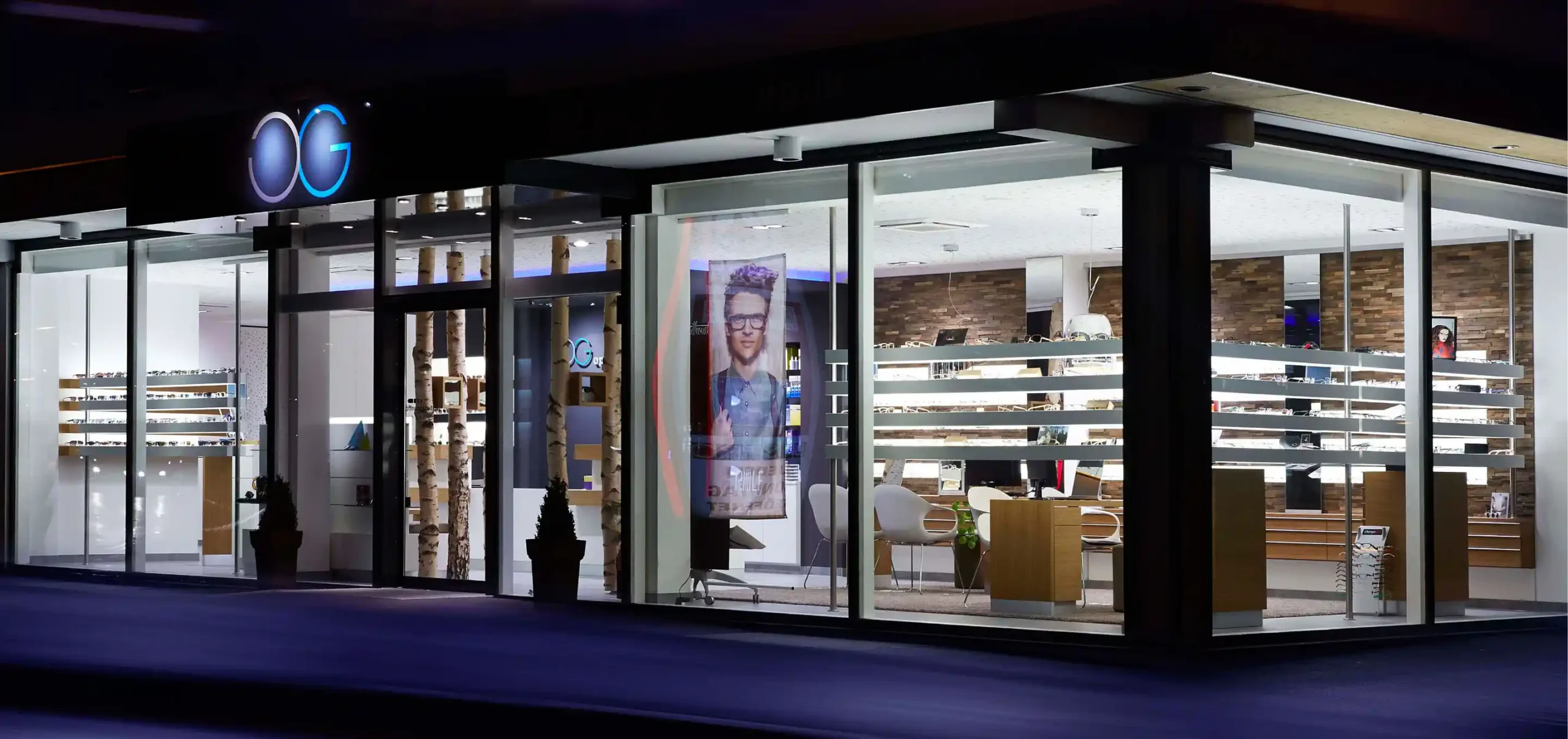 Optikergeschäft, Schaufenster Fassade, Optik Gundlof, Stadt: Reute, Land: Österreich